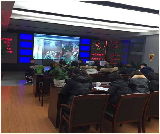 公交調(diào)度指揮中心舉行安全會議與業(yè)務(wù)培訓(xùn)考試.JPG 公交調(diào)度指揮中心舉行安全會議與業(yè)務(wù)培訓(xùn)考試.JPG