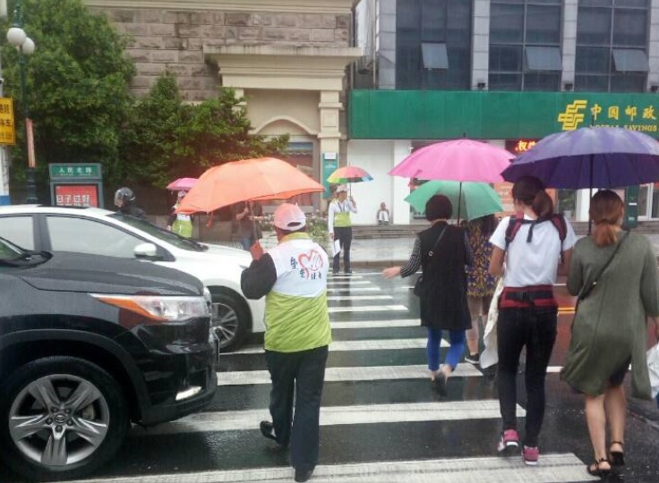 公交周“禮讓斑馬線”活動(dòng)蓬勃開展.jpg 公交周“禮讓斑馬線”活動(dòng)蓬勃開展.jpg