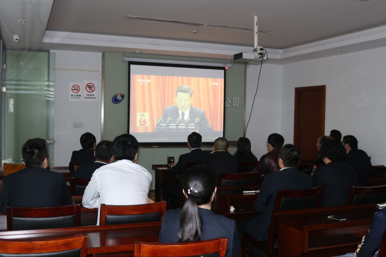 公交三支部組織收看十九大開(kāi)幕會(huì).jpg 公交三支部組織收看十九大開(kāi)幕會(huì).jpg