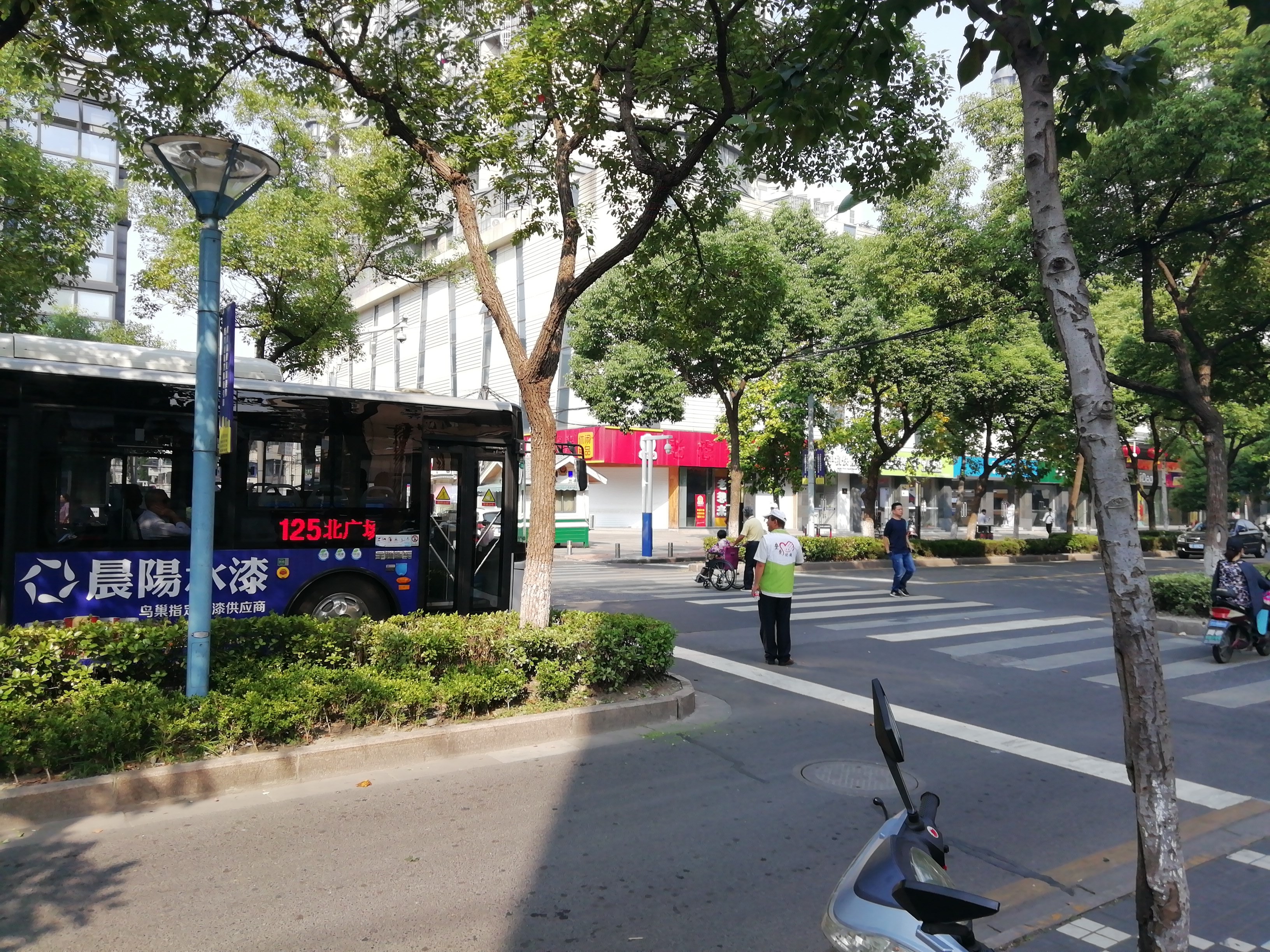 引領(lǐng)城市文明 塑造交通安全1.jpg