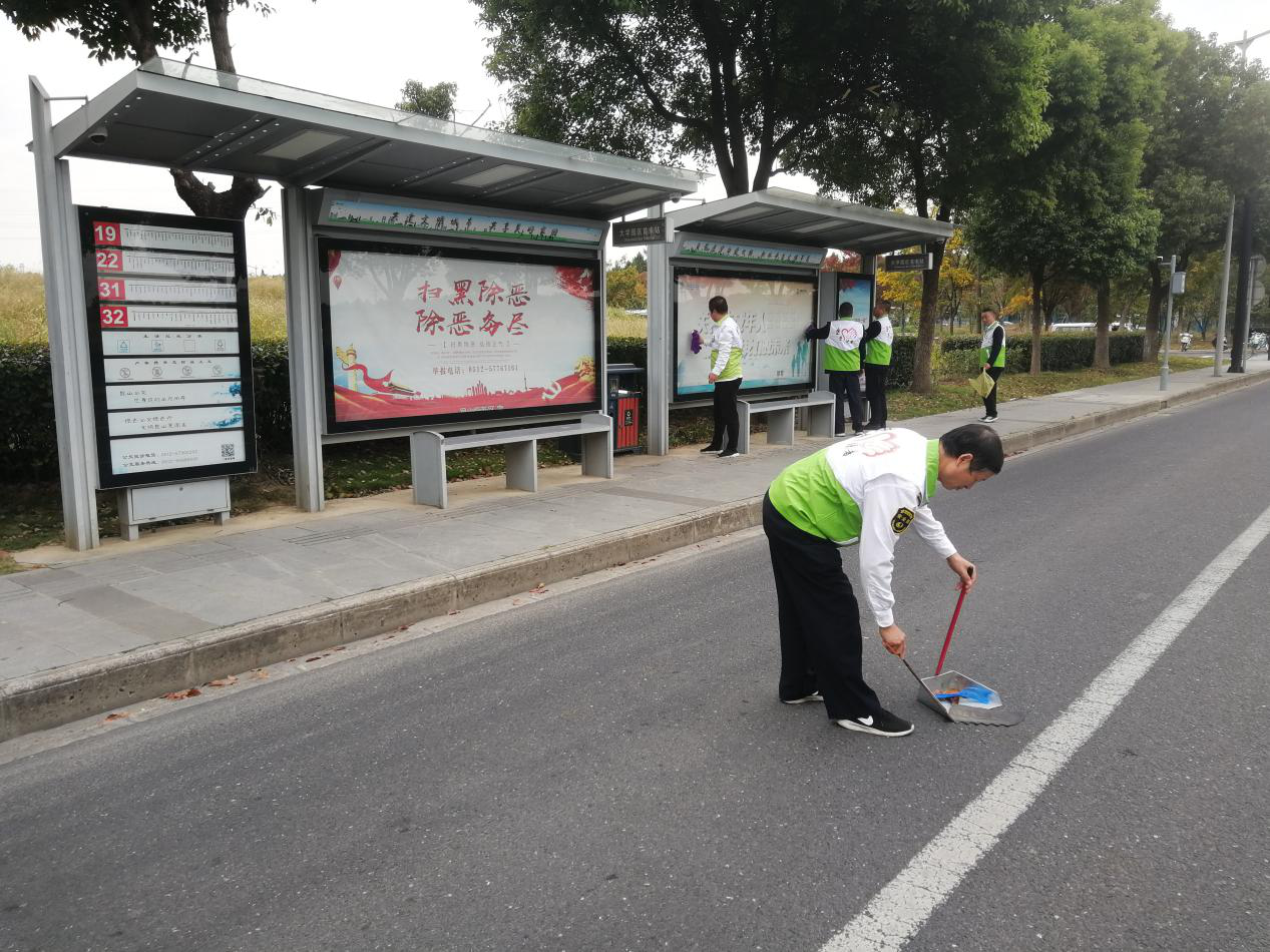大學(xué)城首末站壘壘志愿者服務(wù).png 大學(xué)城首末站壘壘志愿者服務(wù).png