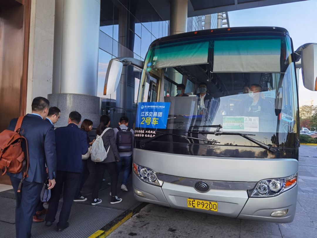 服務(wù)進(jìn)博會.jpg 服務(wù)進(jìn)博會.jpg