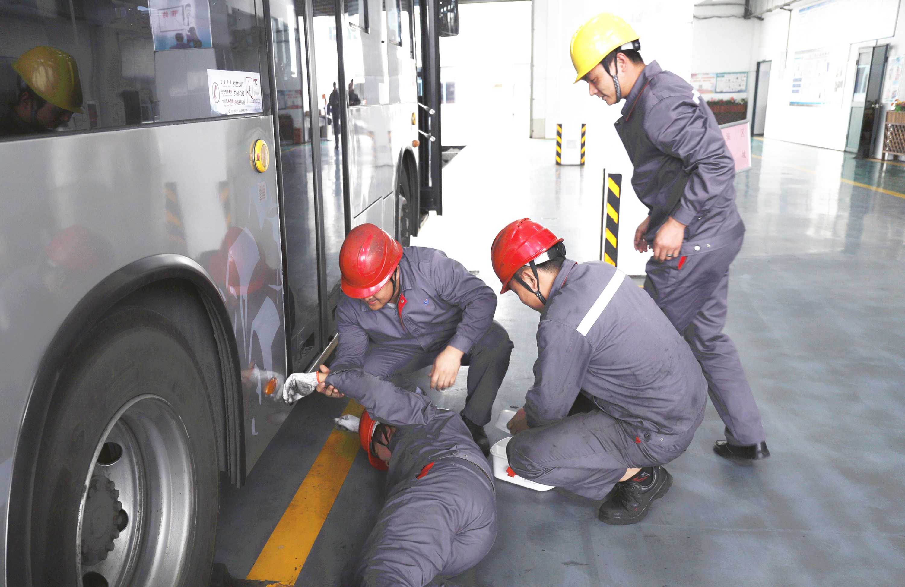 應(yīng)急救援演練1.jpg 應(yīng)急救援演練1.jpg